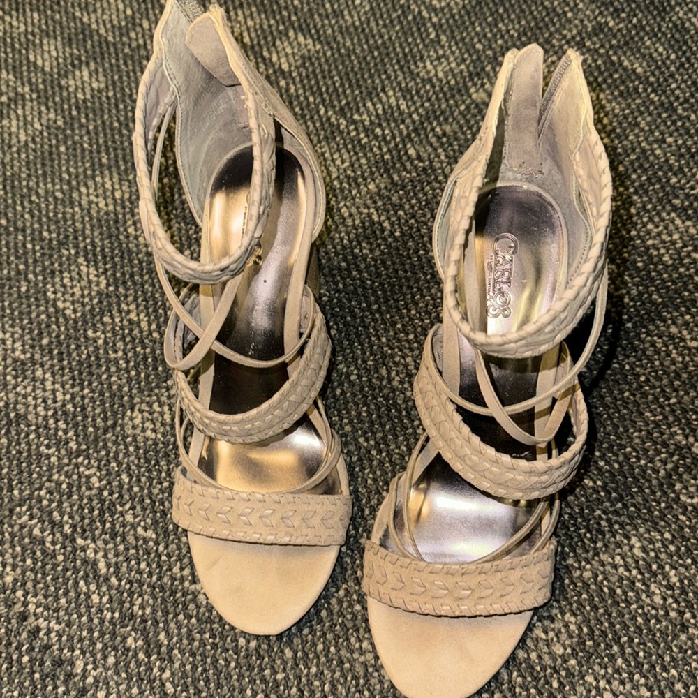 Carlos Santana slightly worn suede block heel sandal sz 9.5